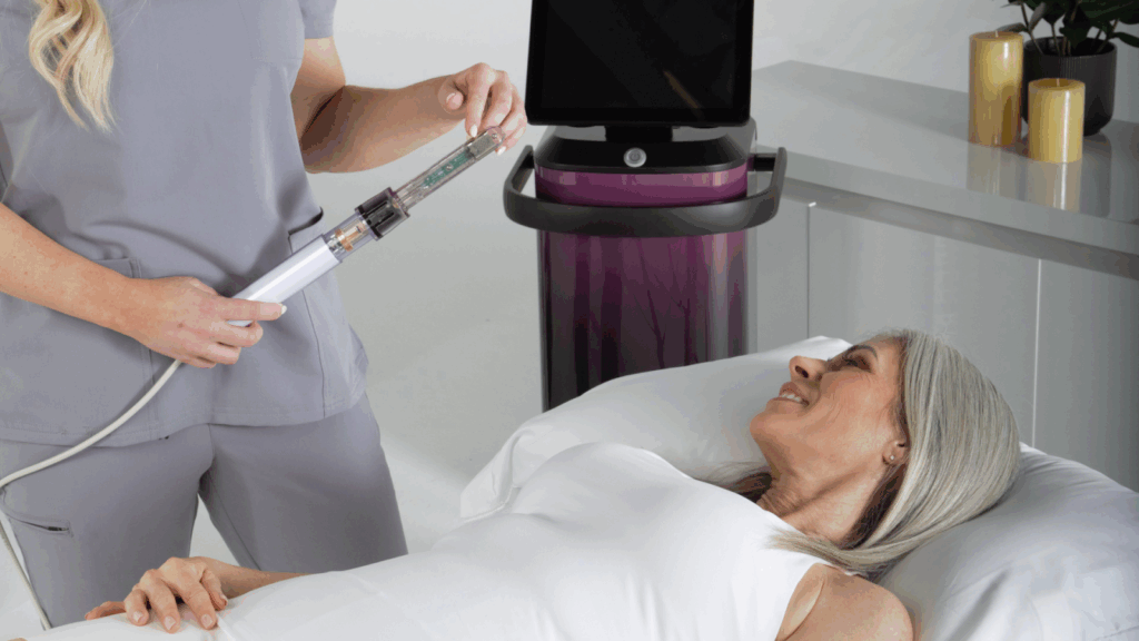 Behandlung zur Vaginalverjüngung mit EmpowerRF